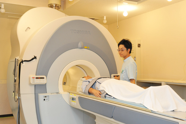 写真：MRIではCTでは判断できない微細な病変を検出